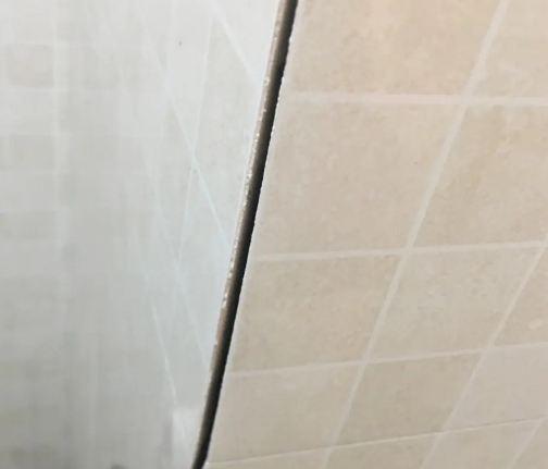 福安瓷砖空鼓维修公司分享阳台瓷砖脱落的修复过程可以分为以下几个步骤